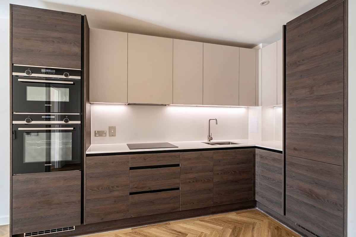 Flat Denmark Road in Greater London