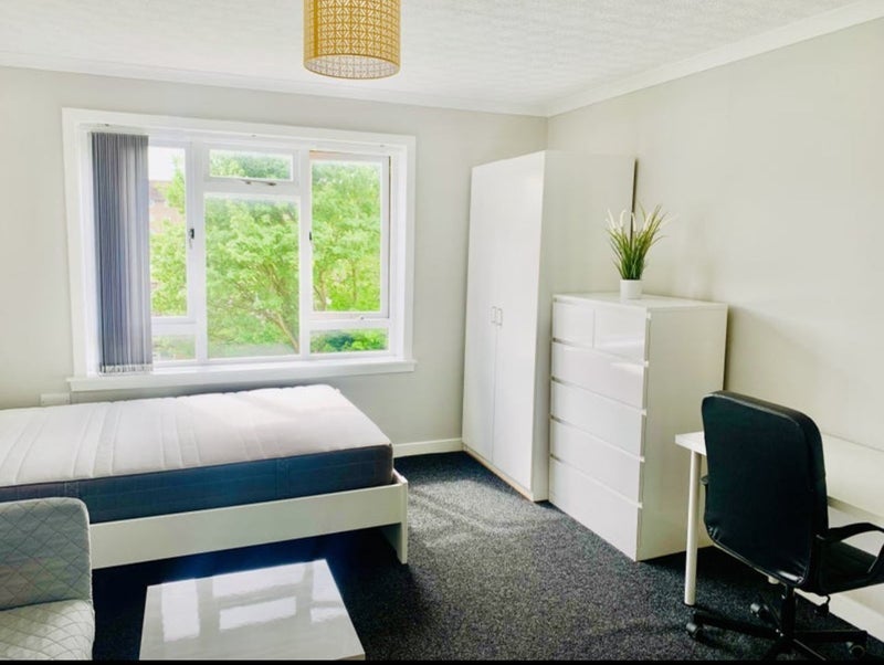 Room Ferry Road in City of Edinburgh