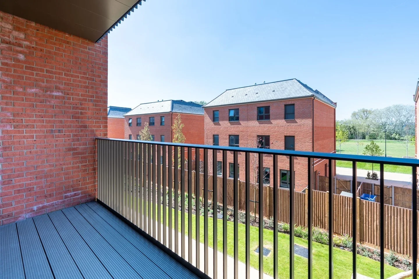 Flat Lapidge Drive in Greater London