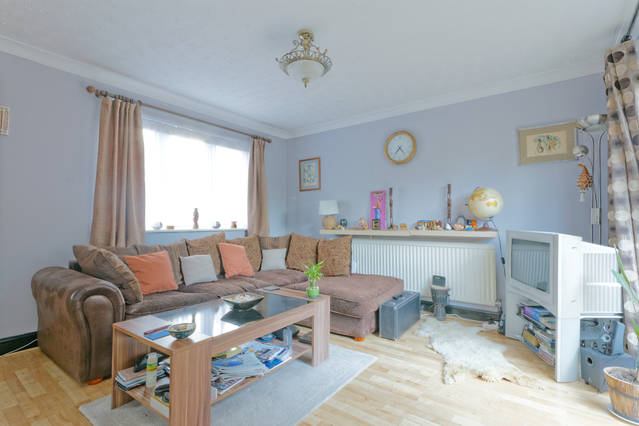 Room Leamouth Road in Greater London