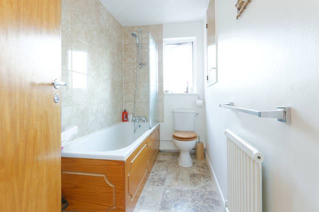 Room Leamouth Road in Greater London