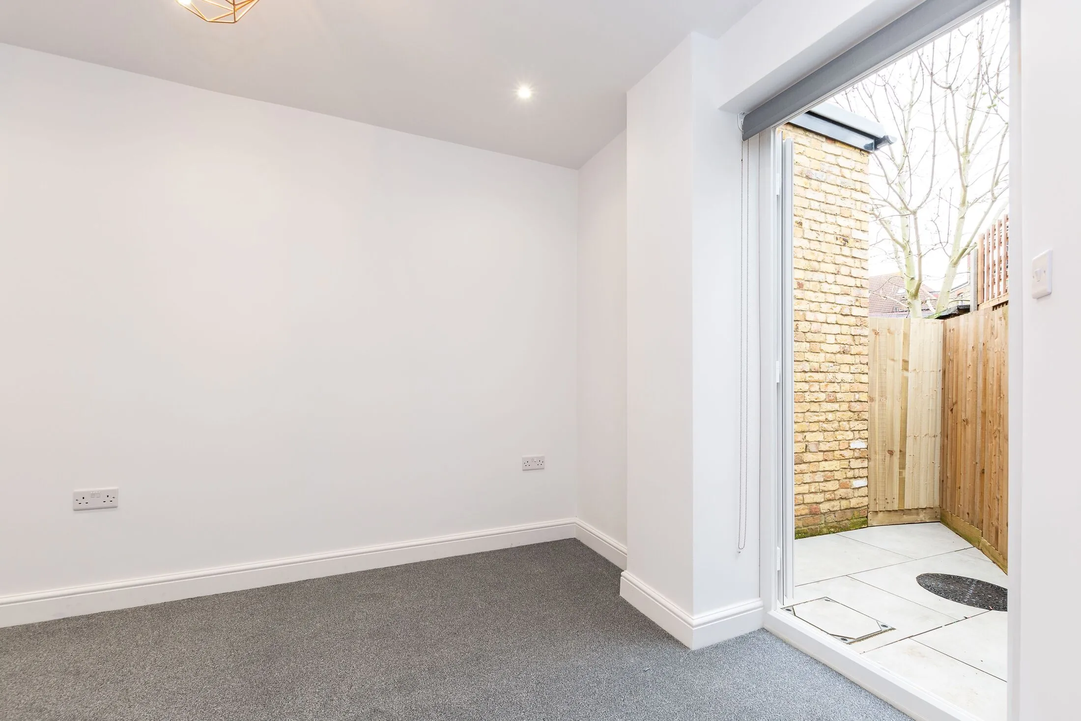 Flat Loveday Road in Greater London