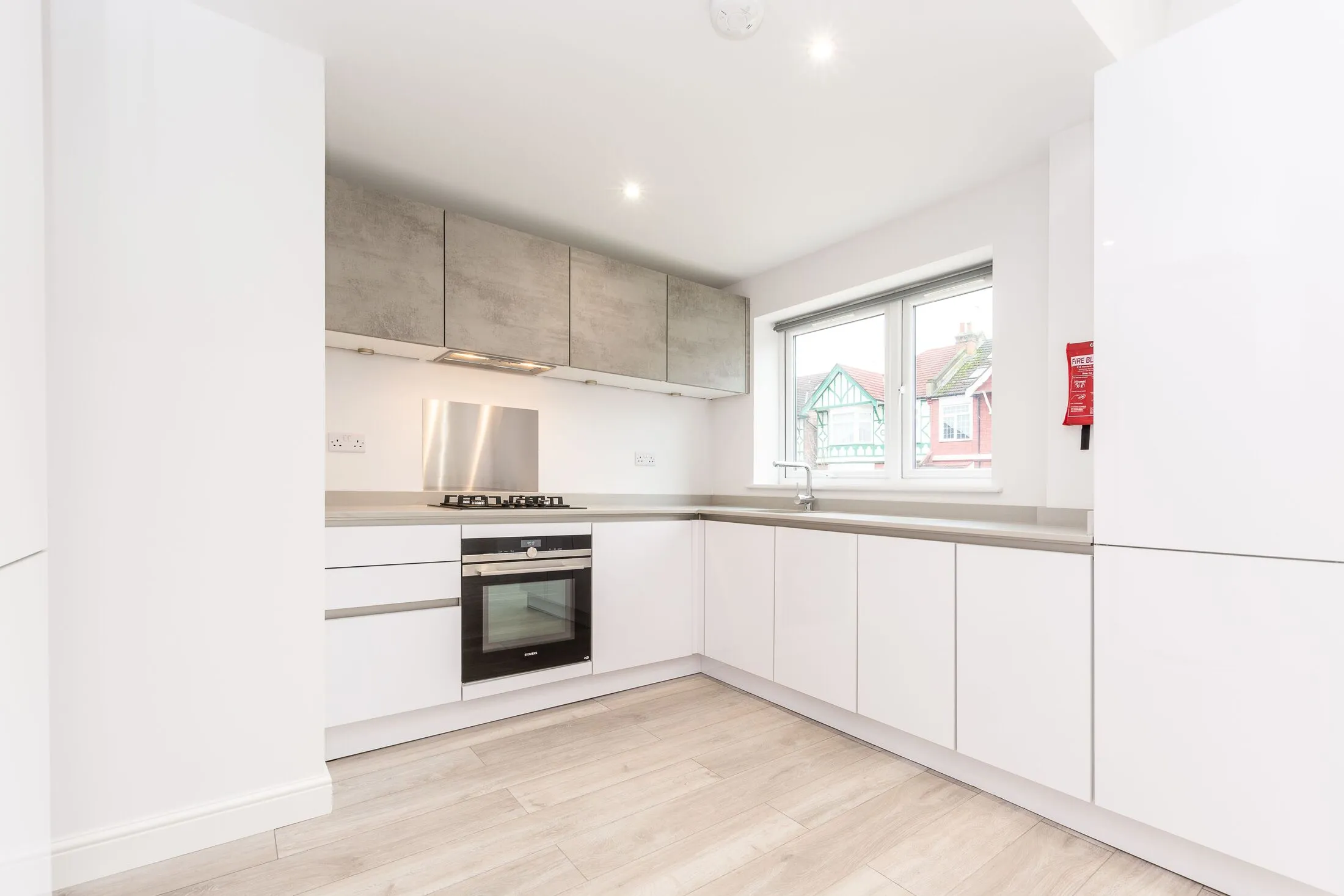 Flat Loveday Road in Greater London