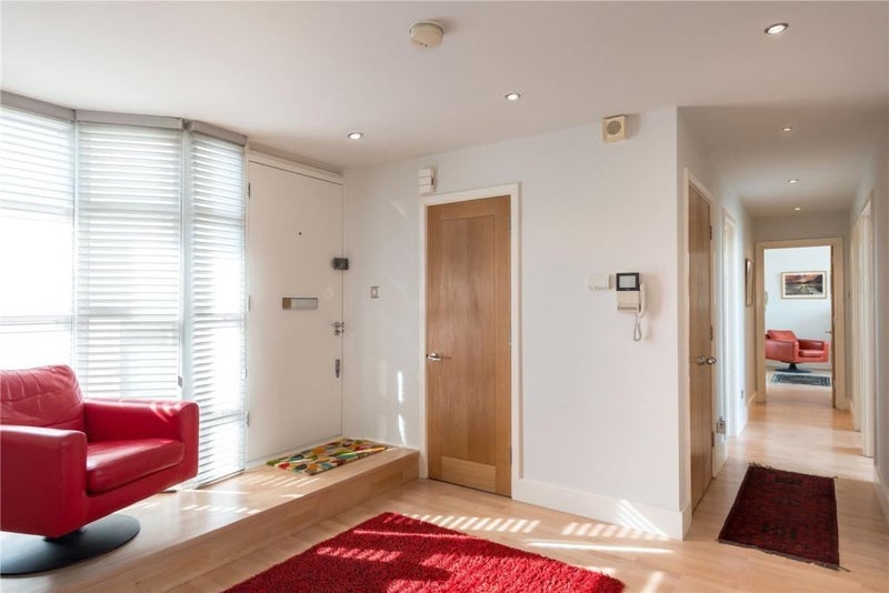 Room Marylebone Road in City of Westminster