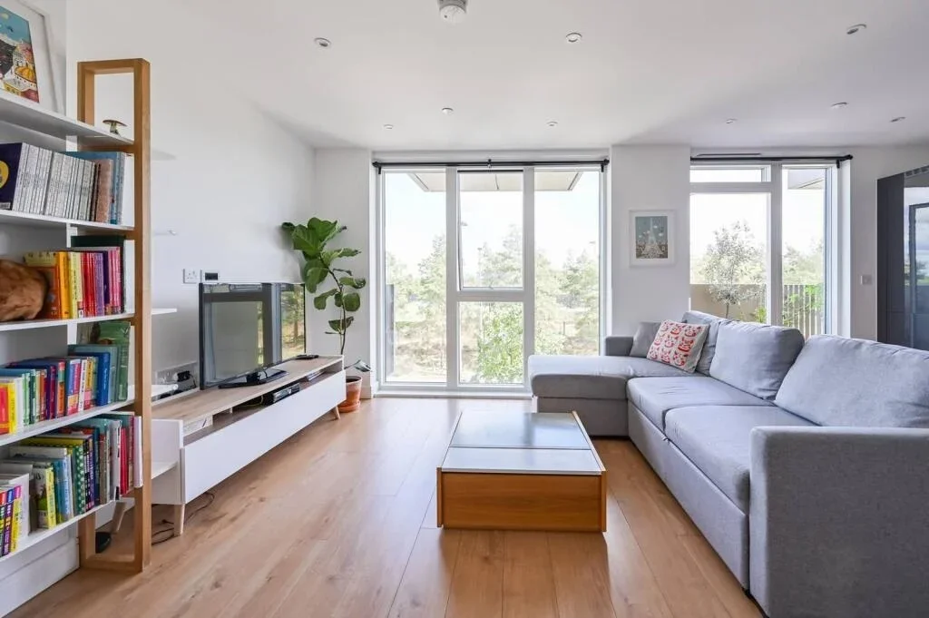 Flat Villiers Gardens in Greater London