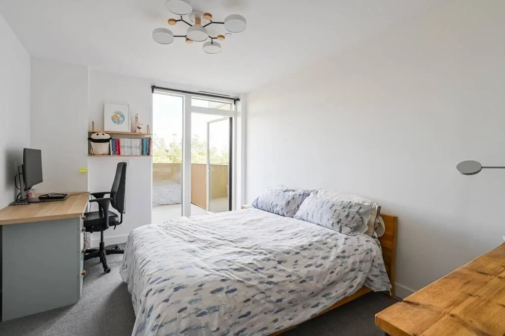 Flat Villiers Gardens in Greater London