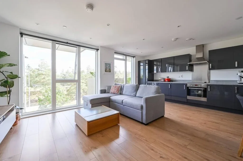 Flat Villiers Gardens in Greater London