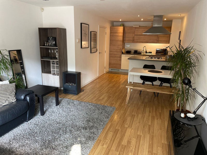 Flat Burdett Road in Greater London