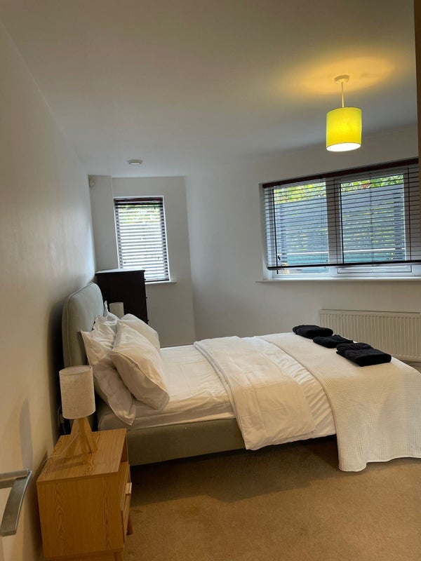 Flat Burdett Road in Greater London