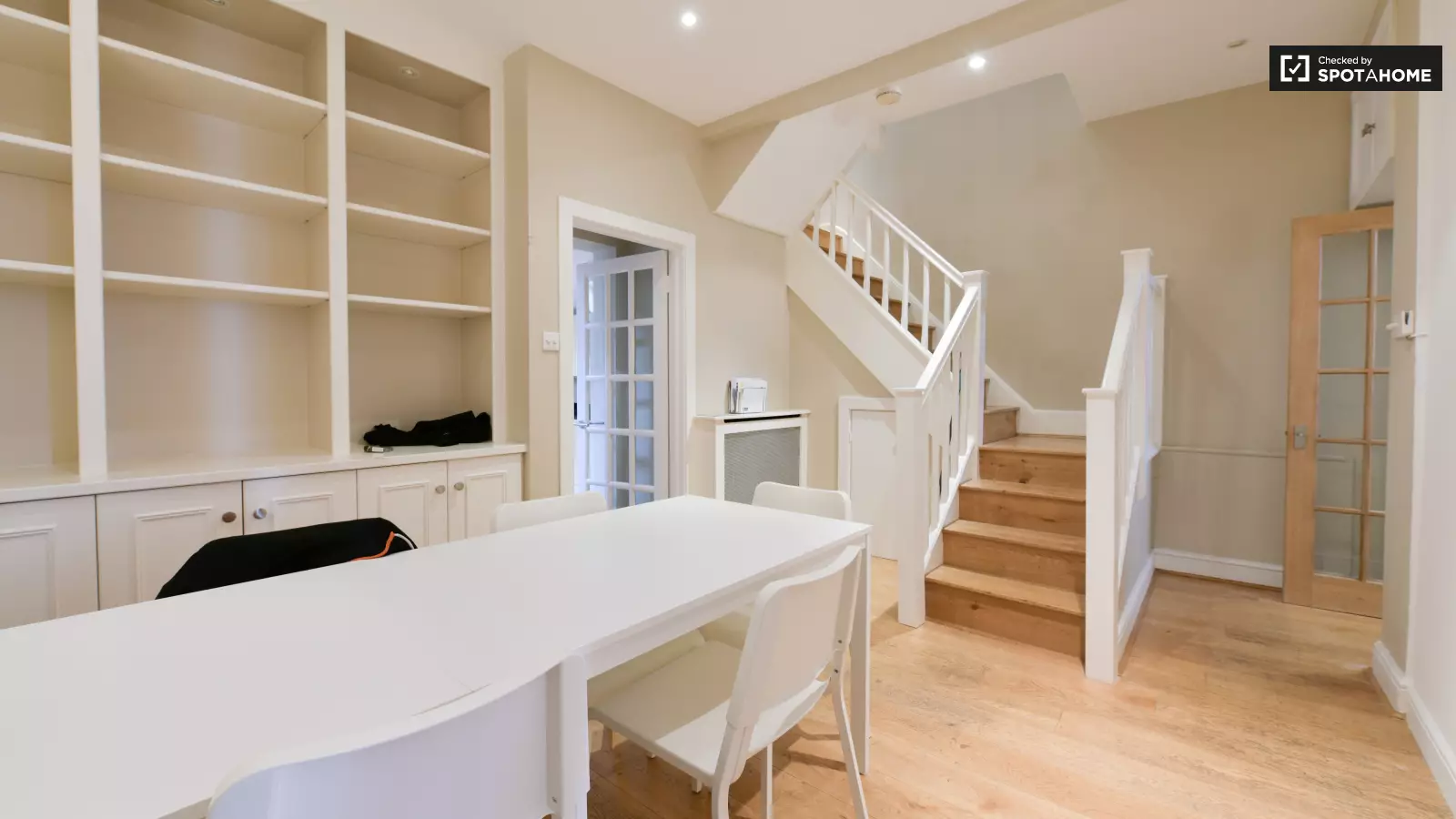 Flat Brookville Road in Greater London