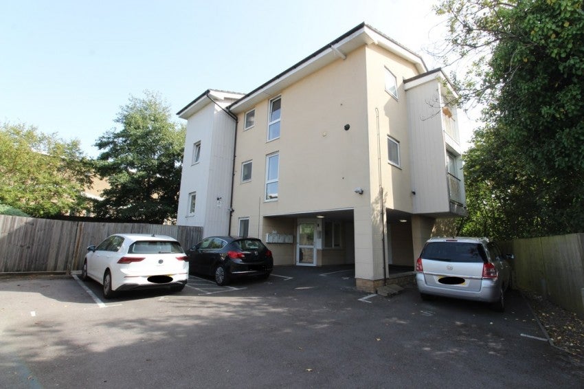 Flat Dean Road in Southampton