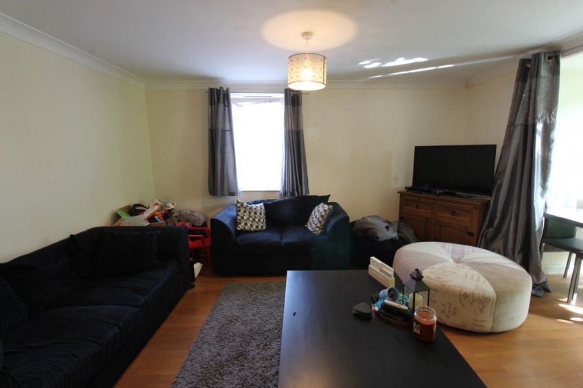 Flat Dean Road in Southampton