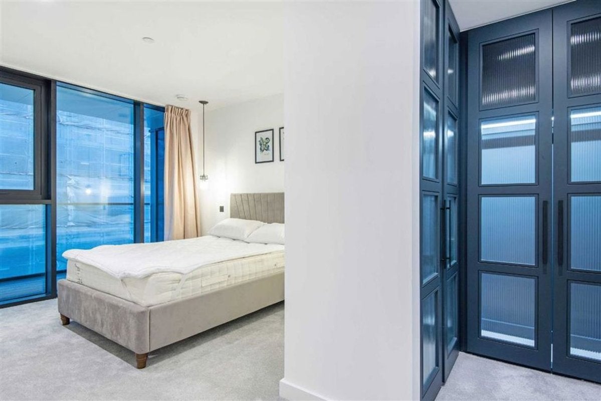 Flat Merino Gardens in Greater London