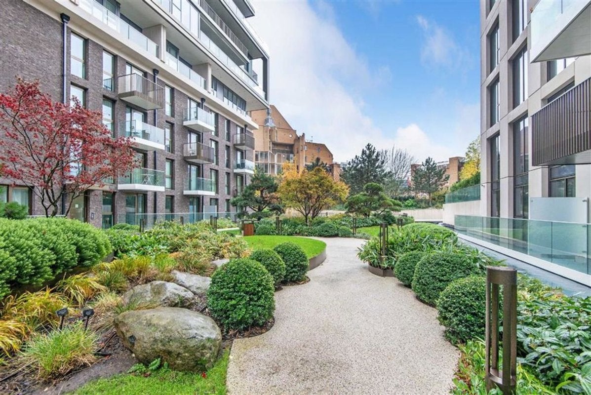 Flat Merino Gardens in Greater London