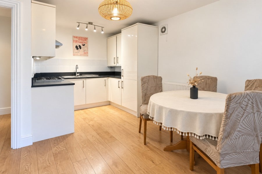 Flat Goldsworth Road in Woking