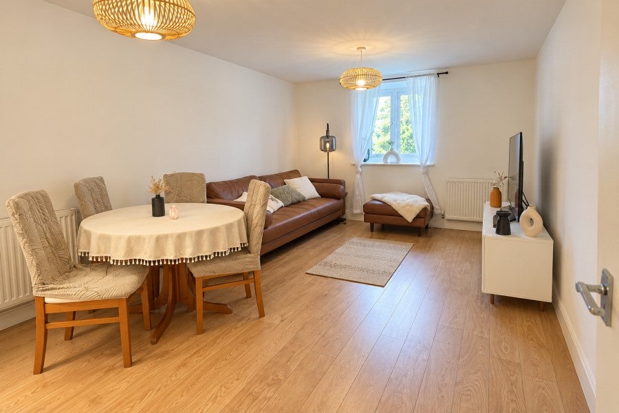 Flat Goldsworth Road in Woking