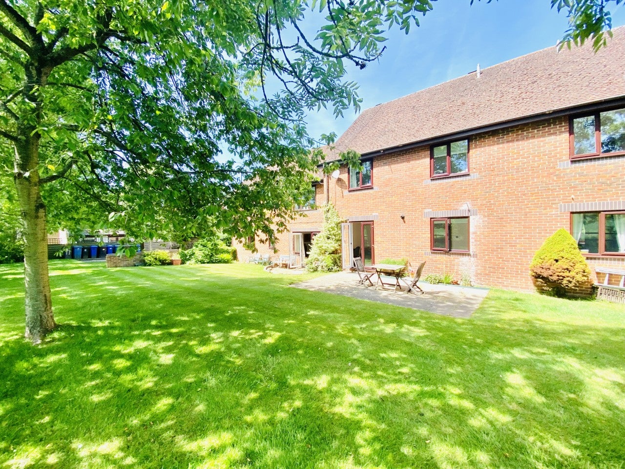 Flat Oldfield View in Hart