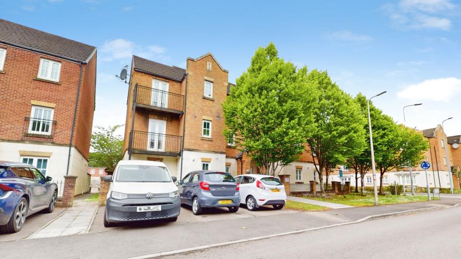 Flat Threipland Drive in Cardiff