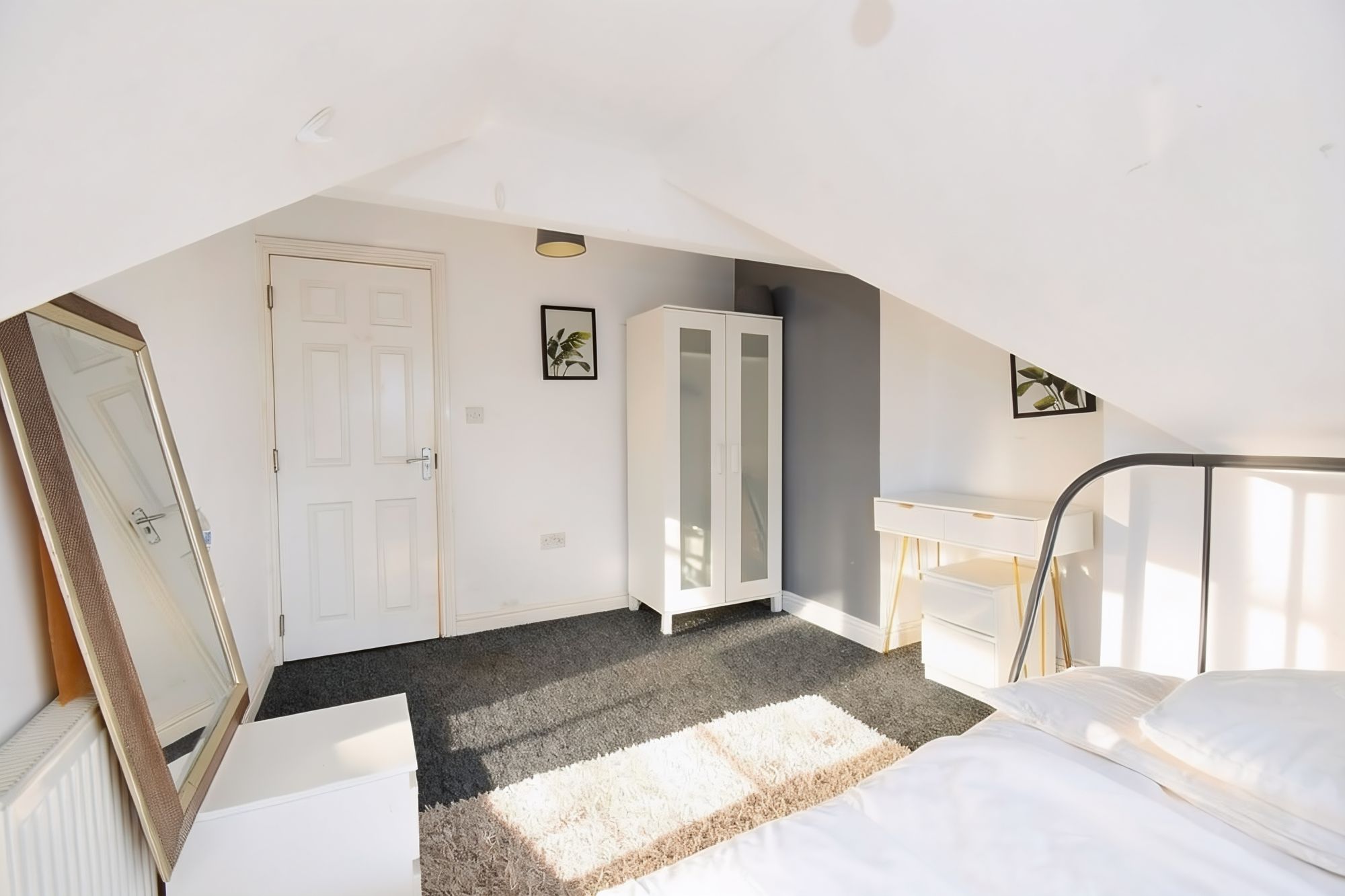 Room Corporation Road in Newport