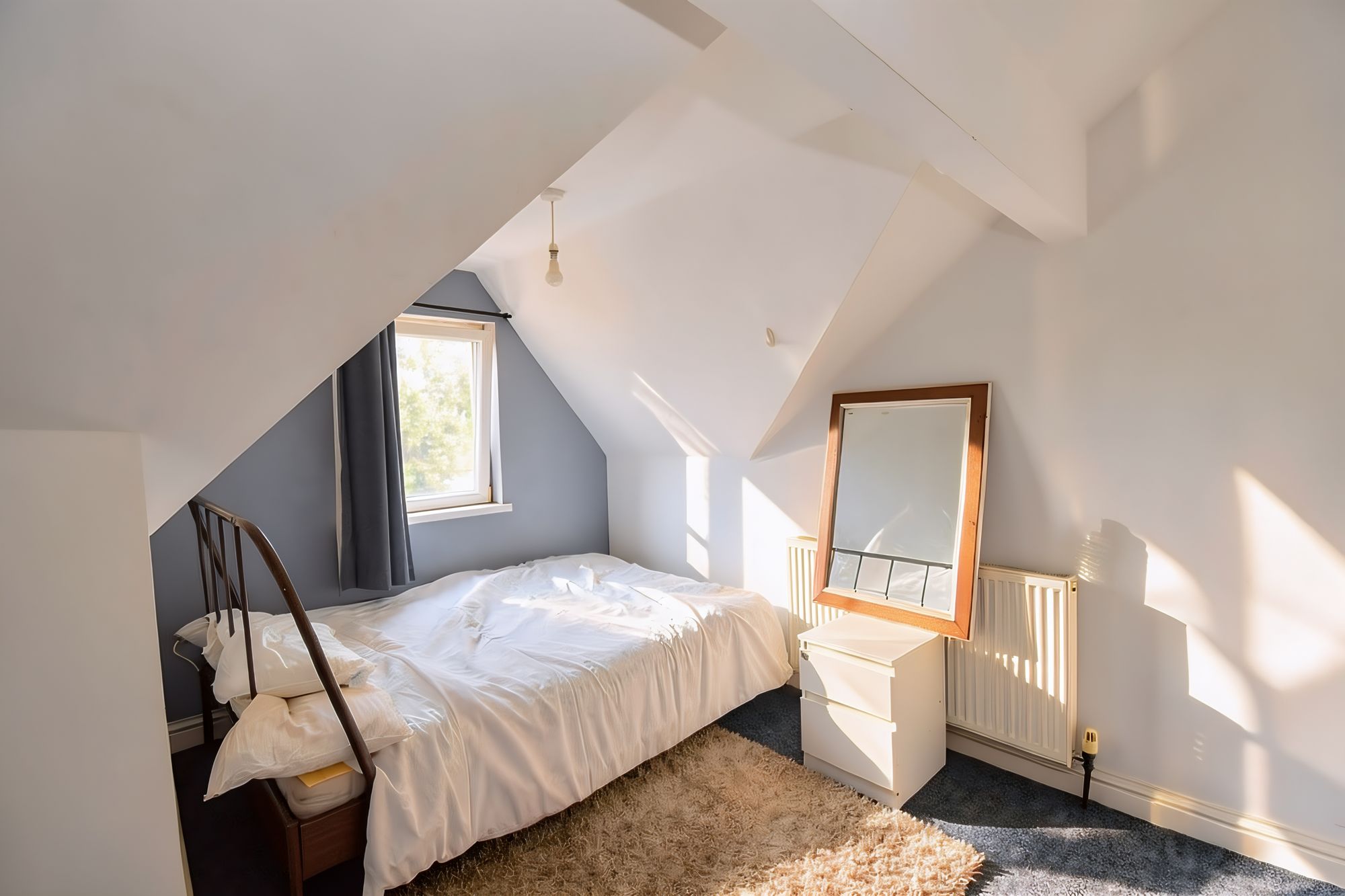 Room Corporation Road in Newport