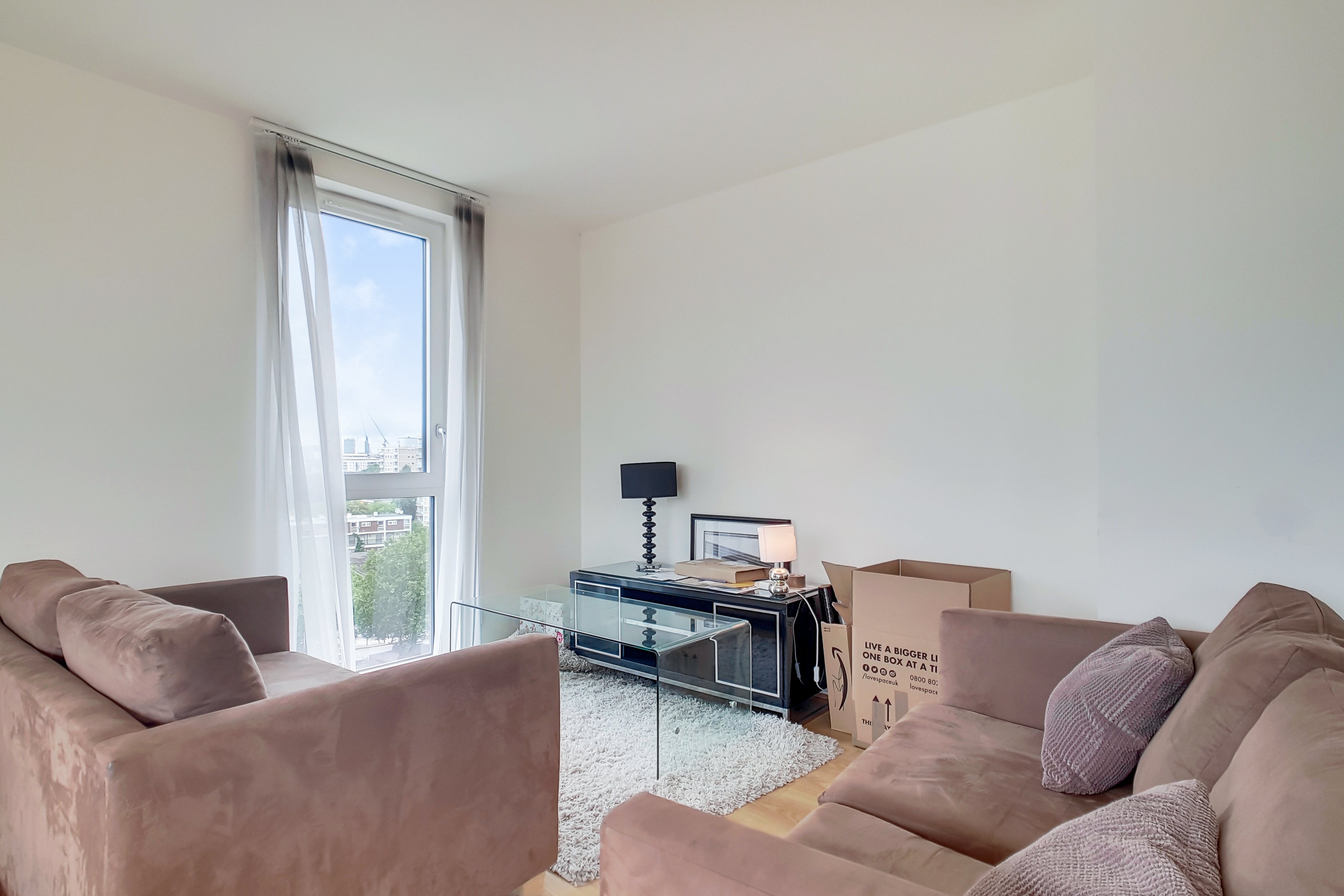 Flat Hay Currie Street in Greater London