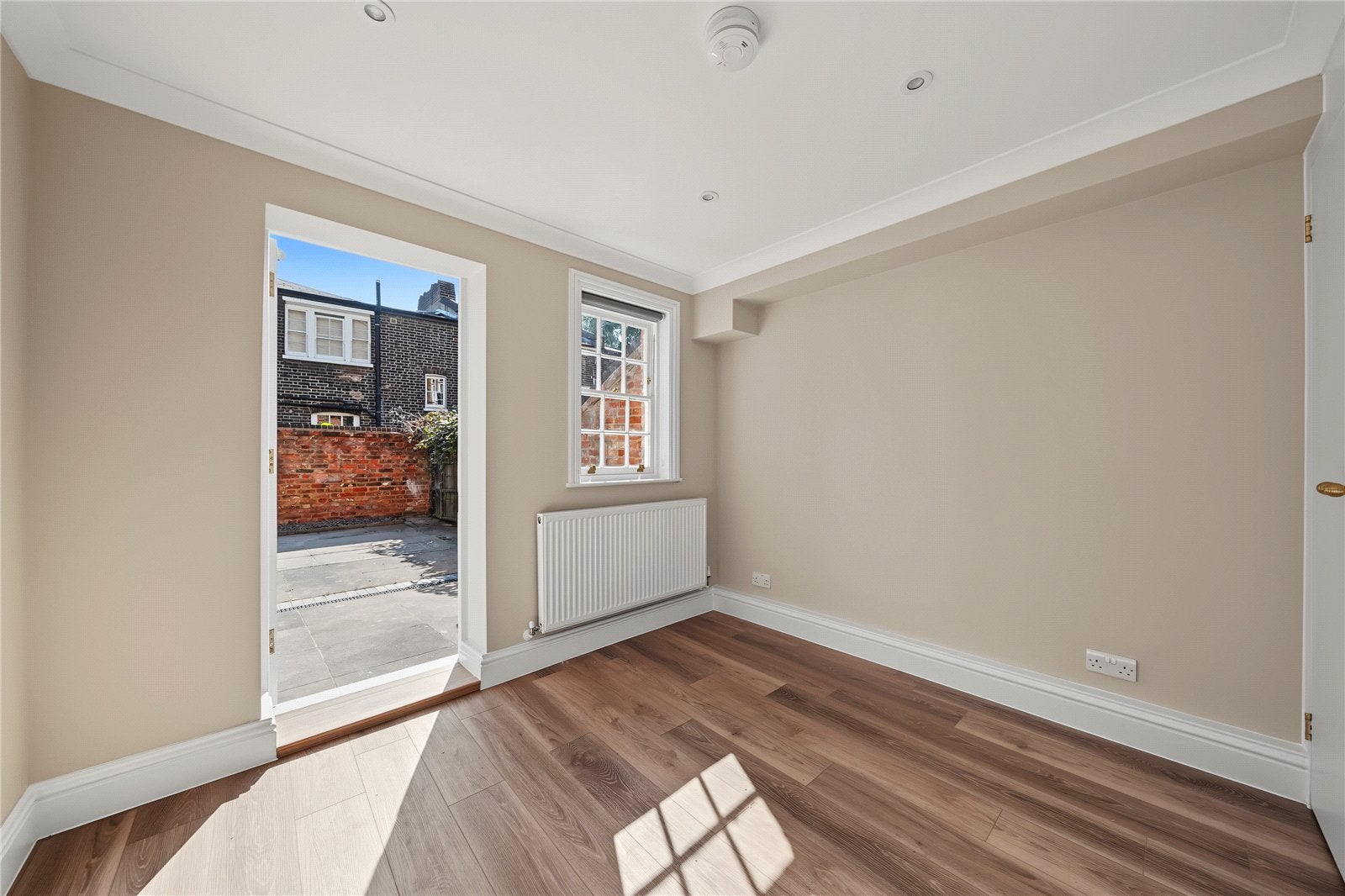Flat Rawstorne Street in Greater London