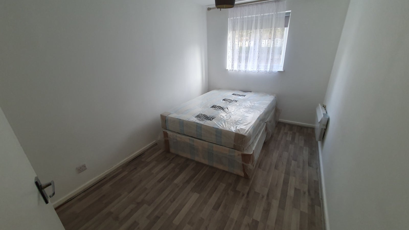 Flat Magpie Close in Greater London