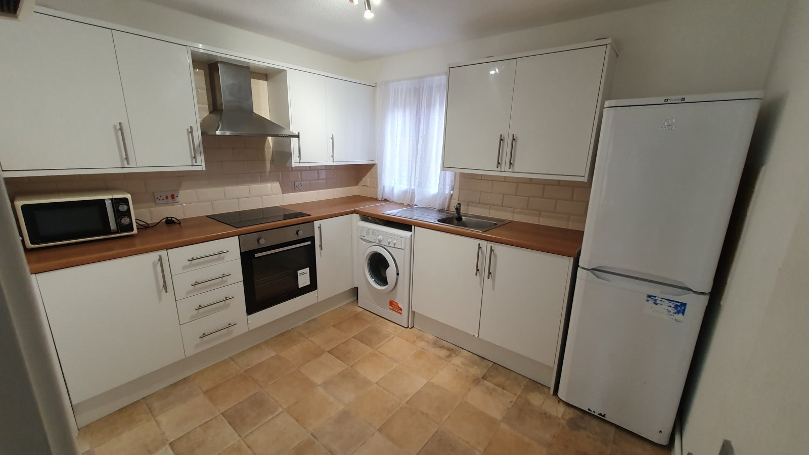 Flat Magpie Close in Greater London
