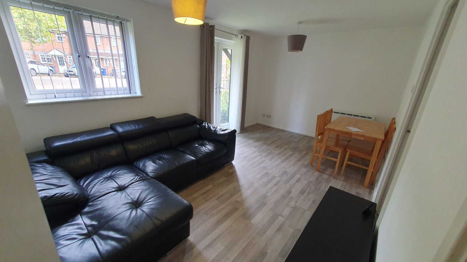 Flat Magpie Close in Greater London