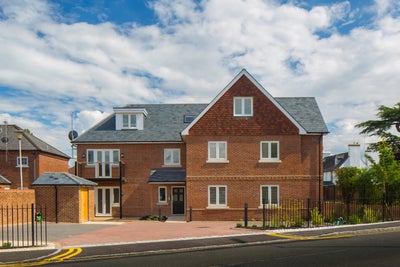 Flat Little Marlow Road in Marlow