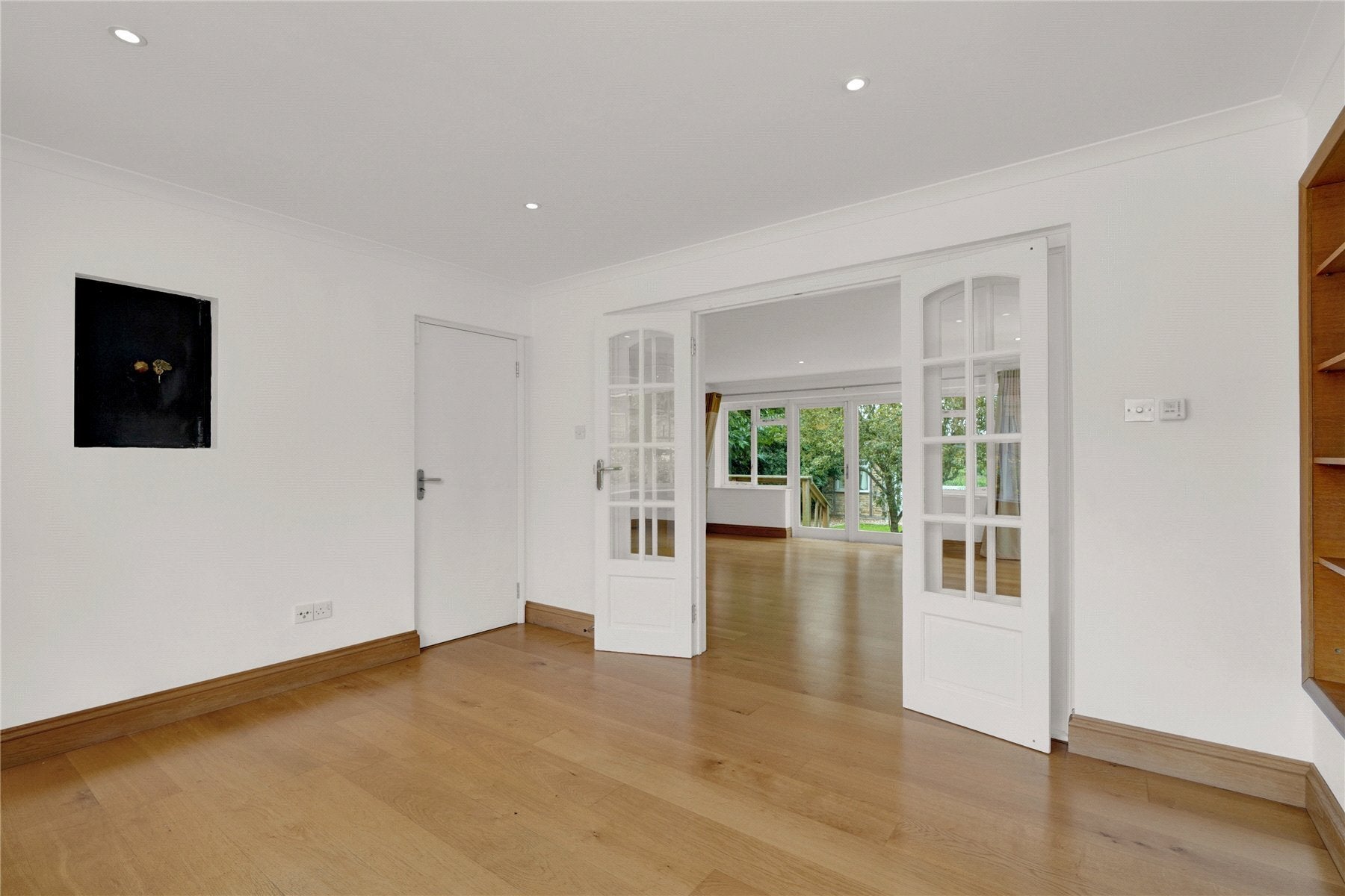House Riverside Drive in Elmbridge