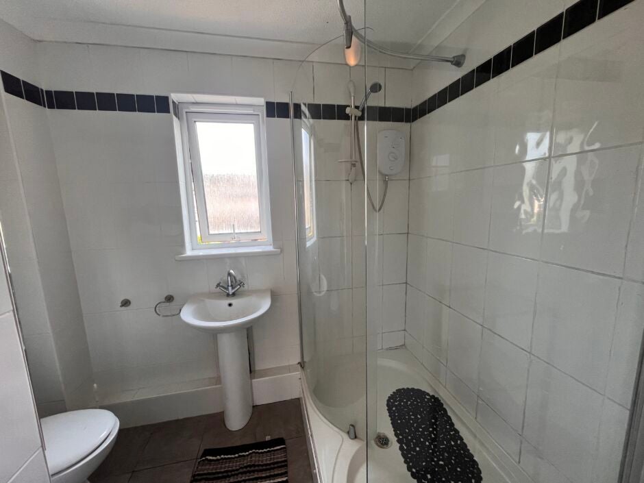 Flat Eastland Place in Neath