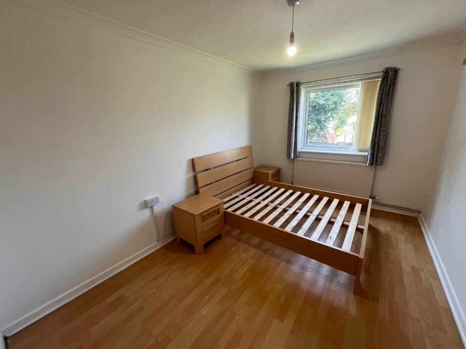 Flat Eastland Place in Neath