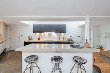 Flat Clarendon Road in Greater London