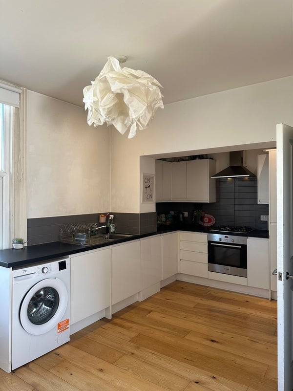Room Hoe Street in Greater London