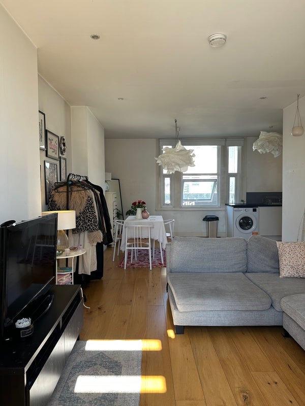 Room Hoe Street in Greater London