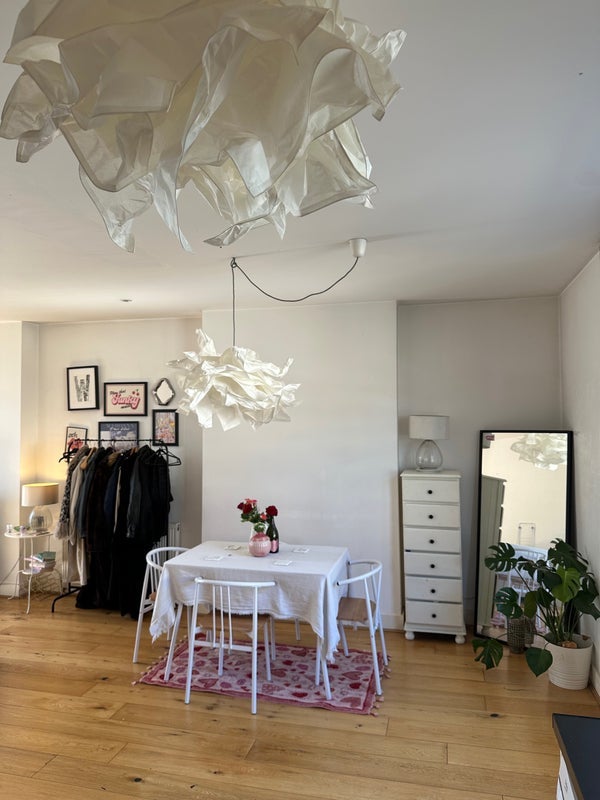 Room Hoe Street in Greater London