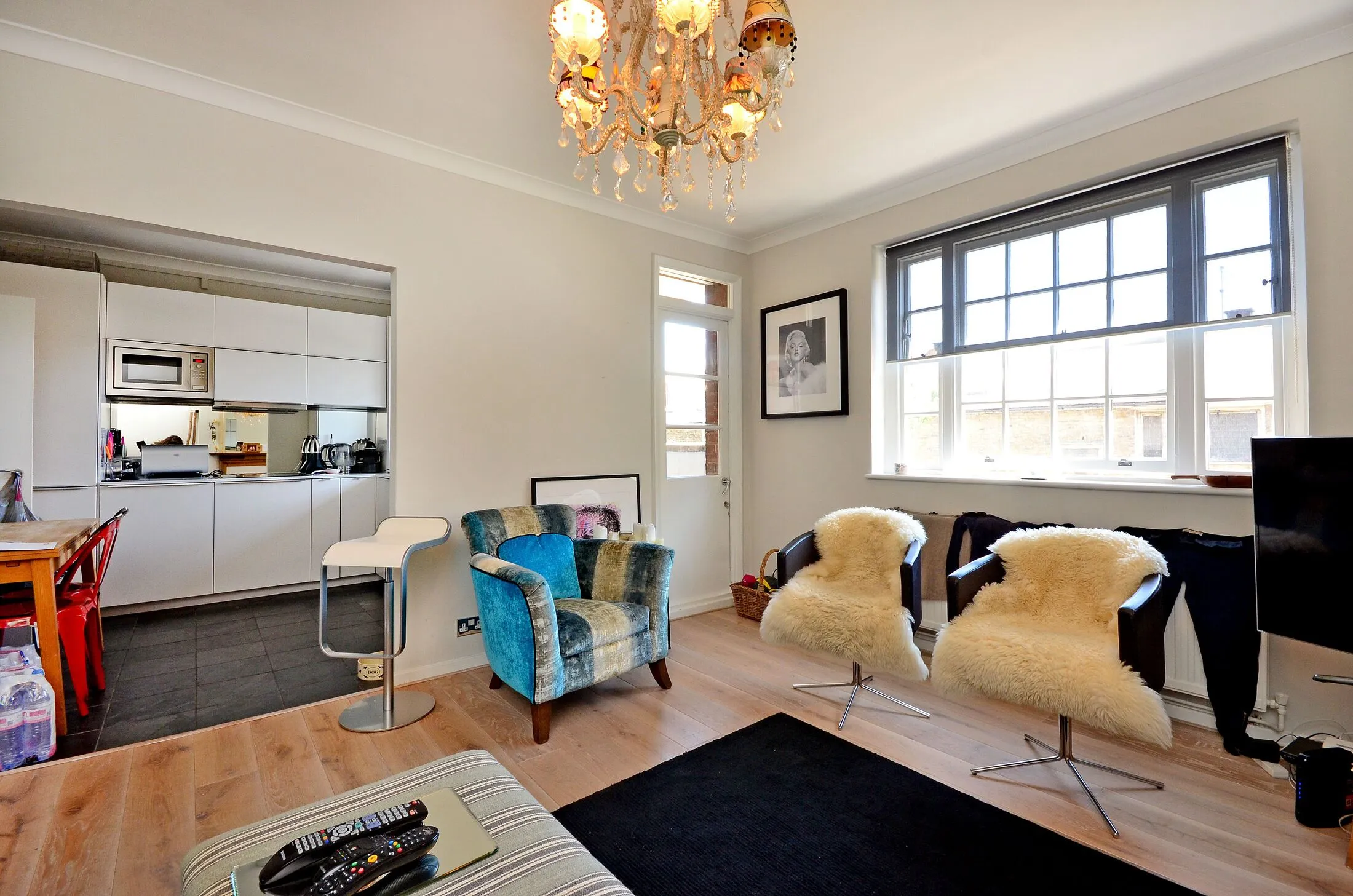 Flat Cathcart Road in Greater London
