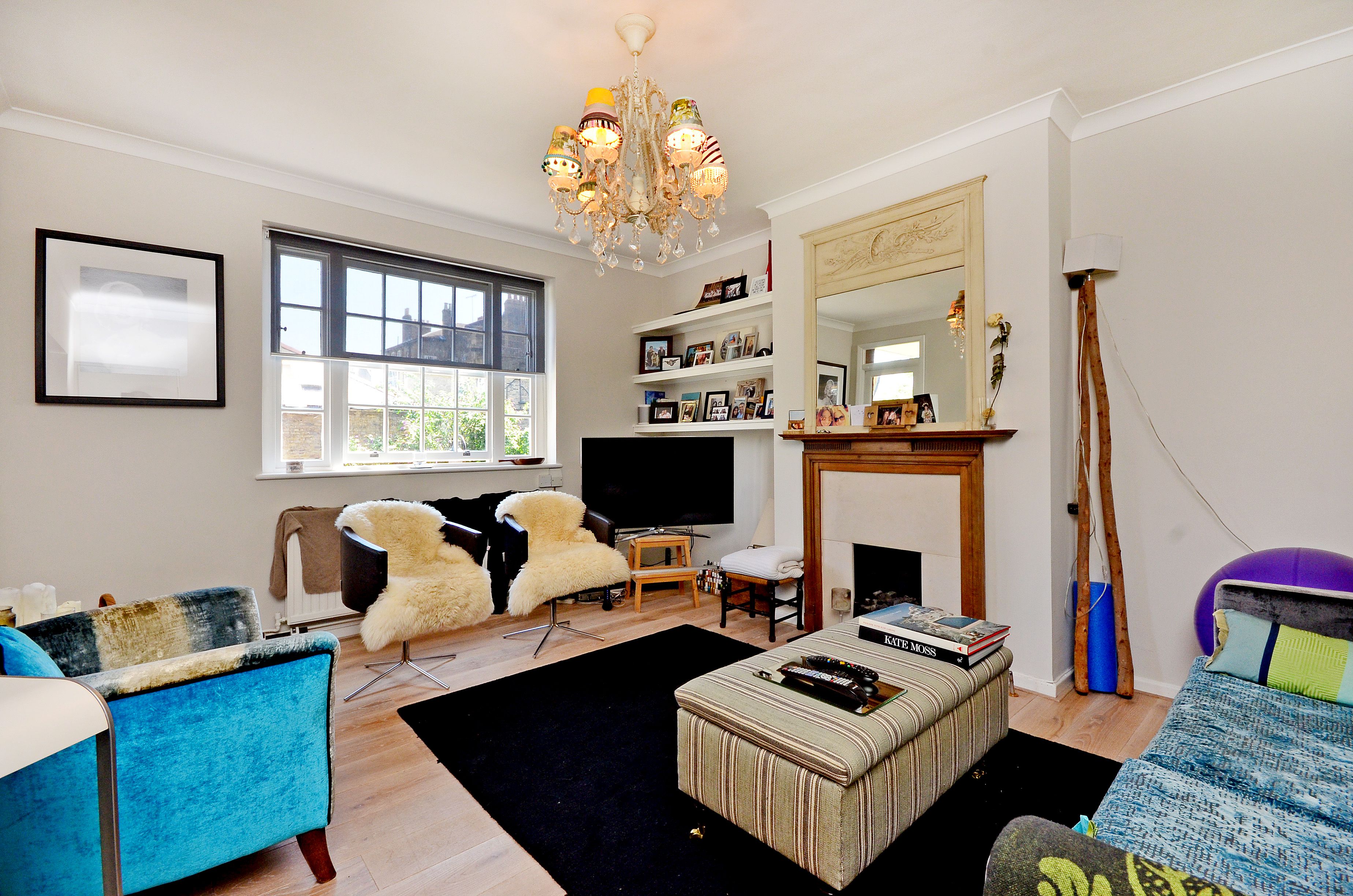 Flat Cathcart Road in Greater London