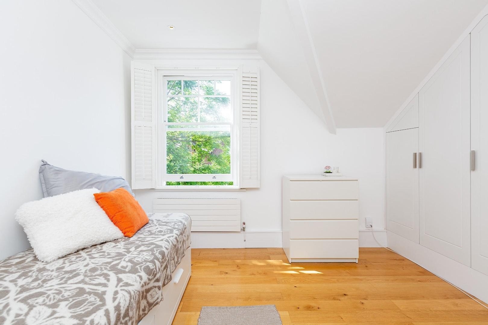 Flat Downside Crescent in Greater London