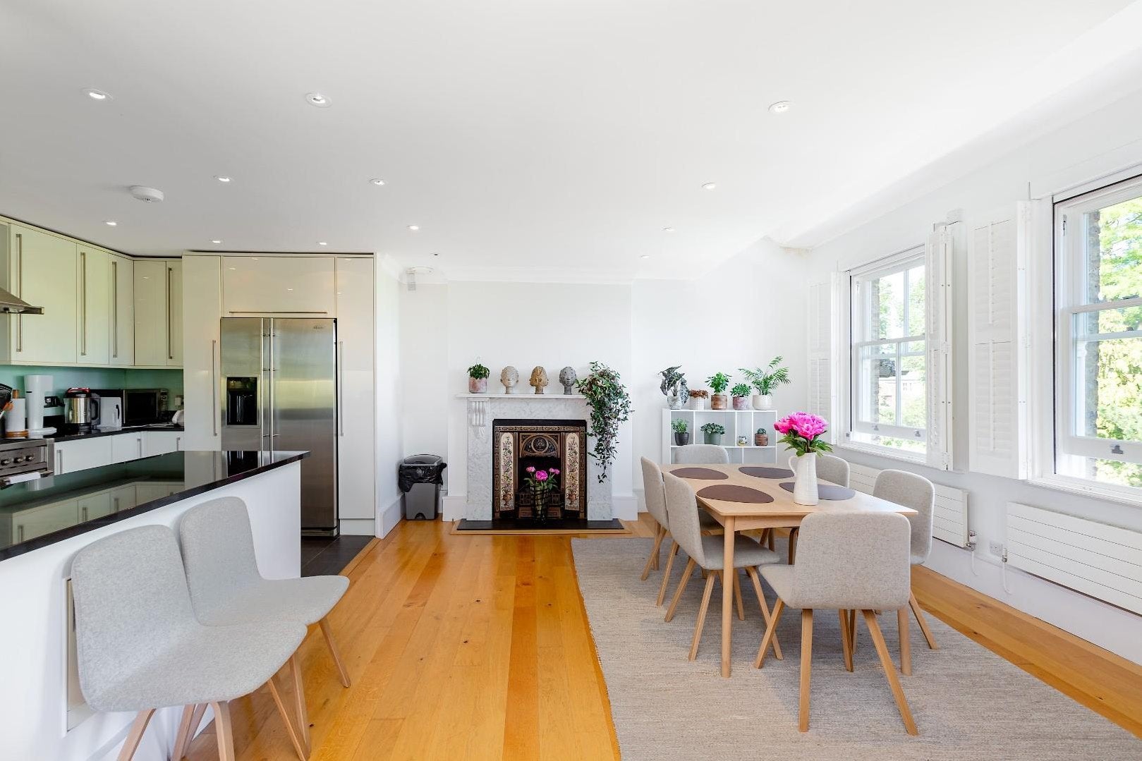 Flat Downside Crescent in Greater London