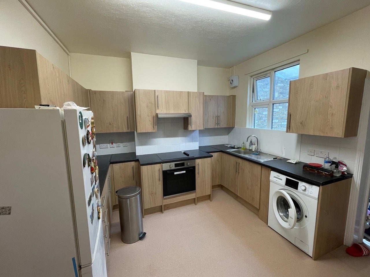 Room Chestnut Avenue in Greater London