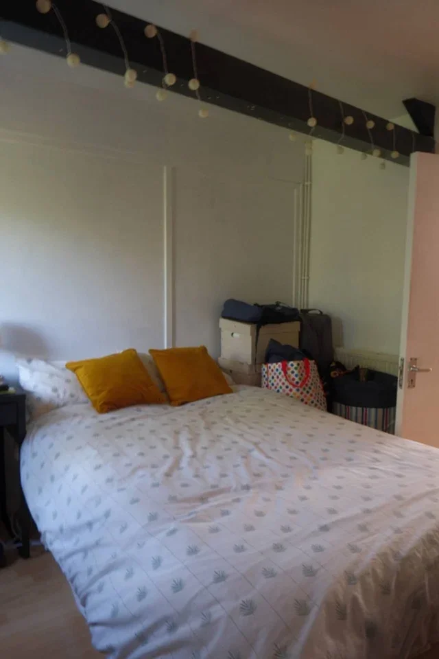 Room Clapham Road in Greater London