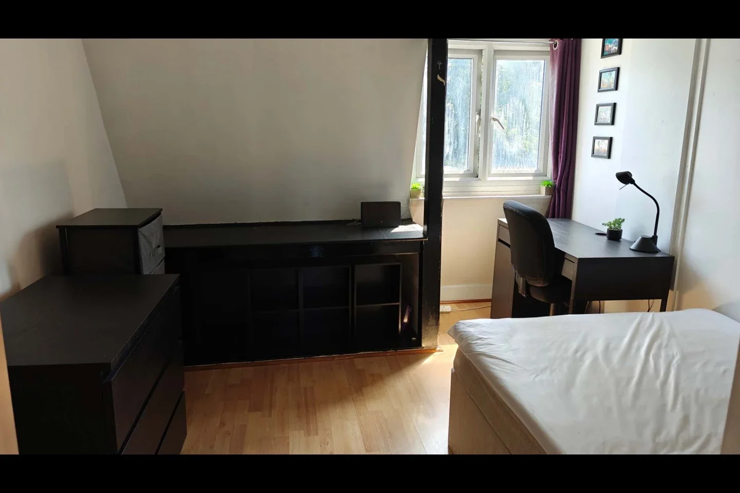Room Clapham Road in Greater London