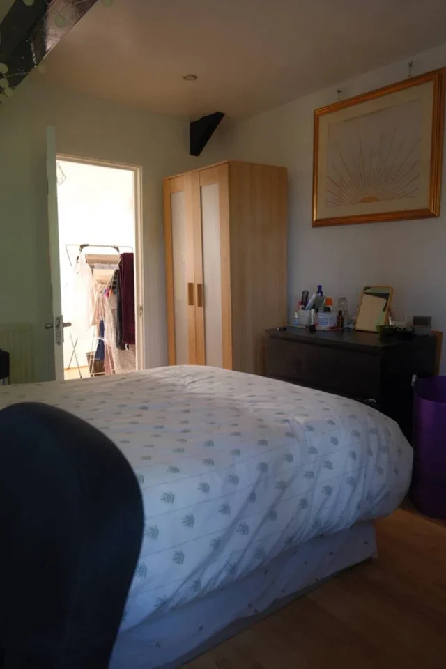 Room Clapham Road in Greater London