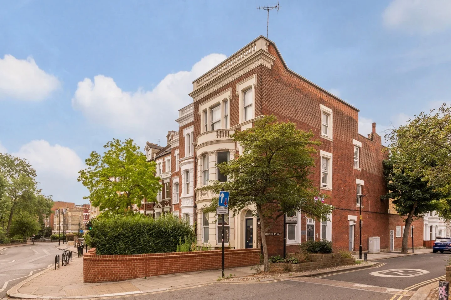 Flat West End Lane in Greater London