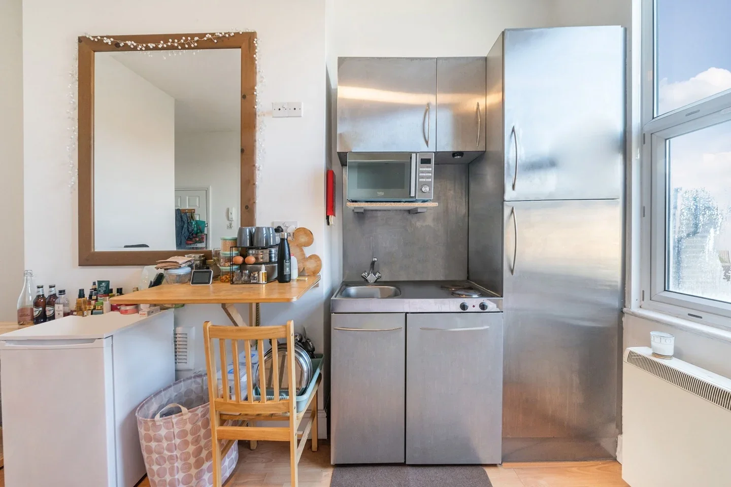 Flat West End Lane in Greater London