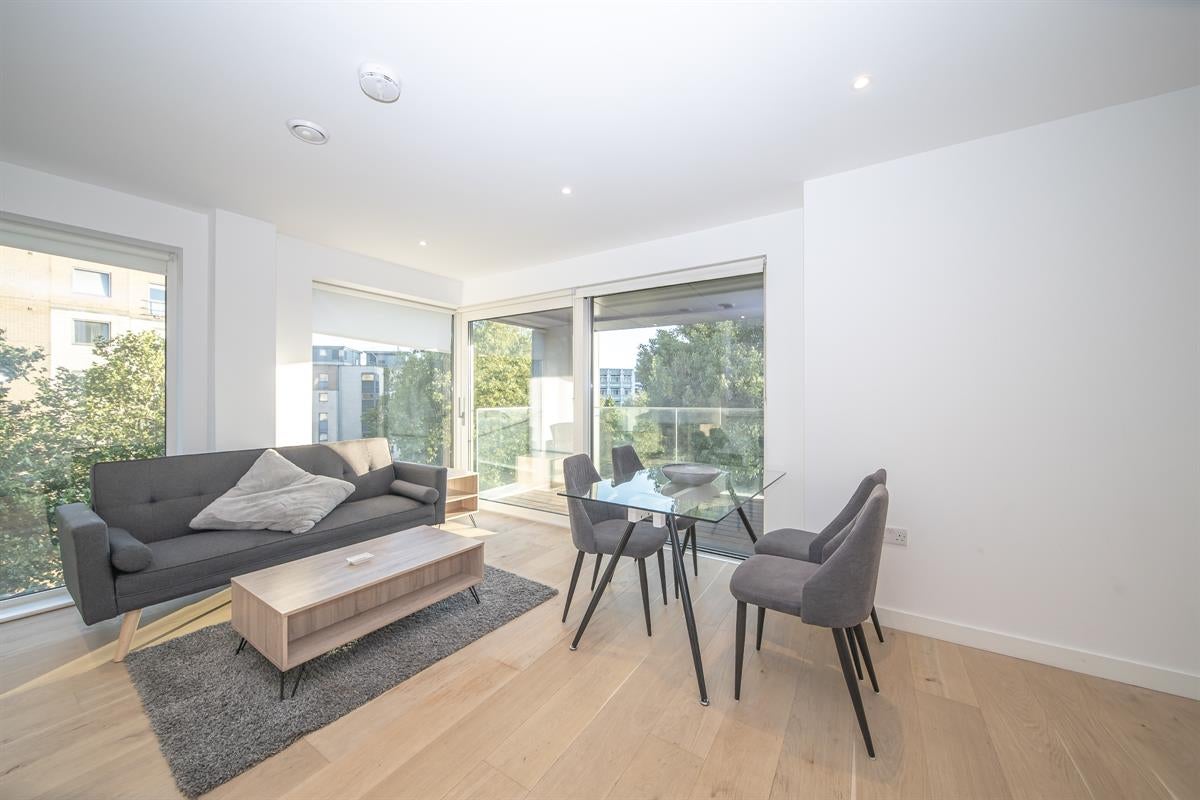 Flat Pentonville Road in Greater London