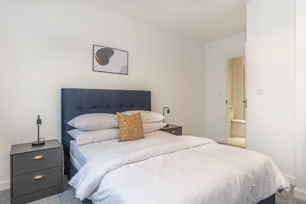 Flat Carlyon Road in London