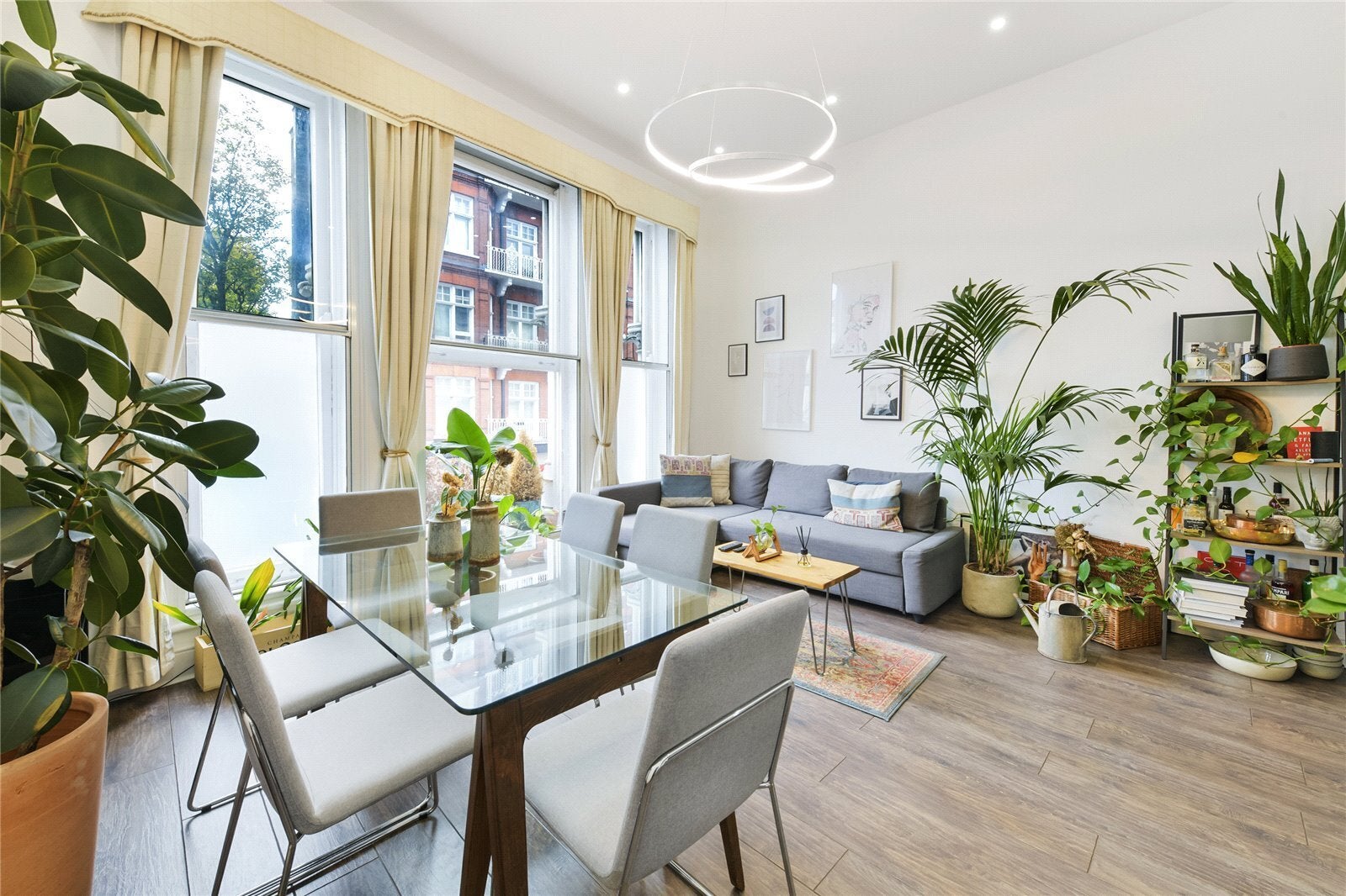 Flat Old Brompton Road in Greater London